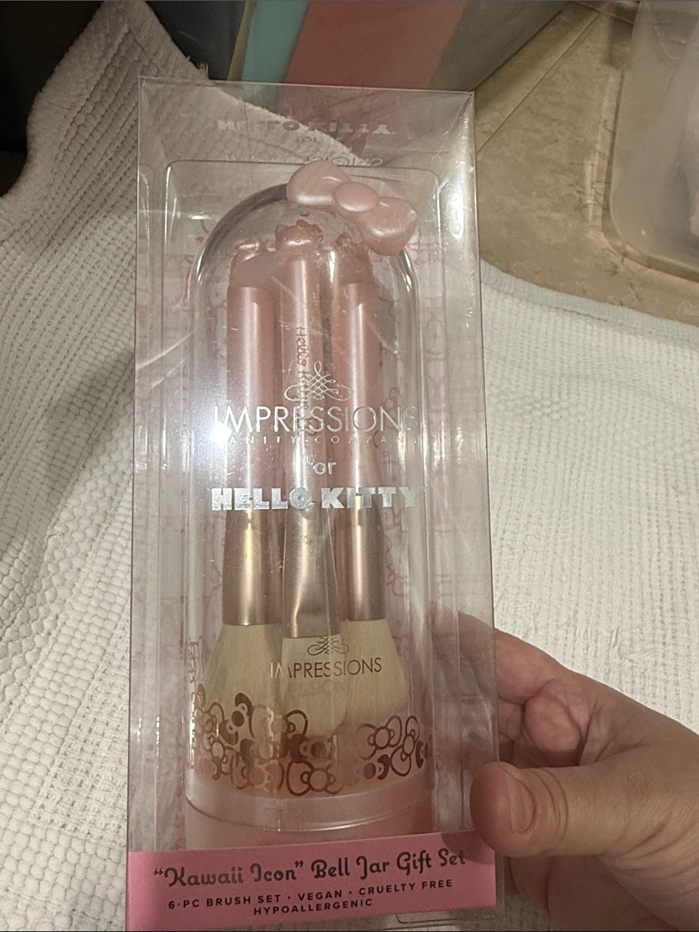 Hello Kitty Pink 6-Piece Makeup Brush Set with stand